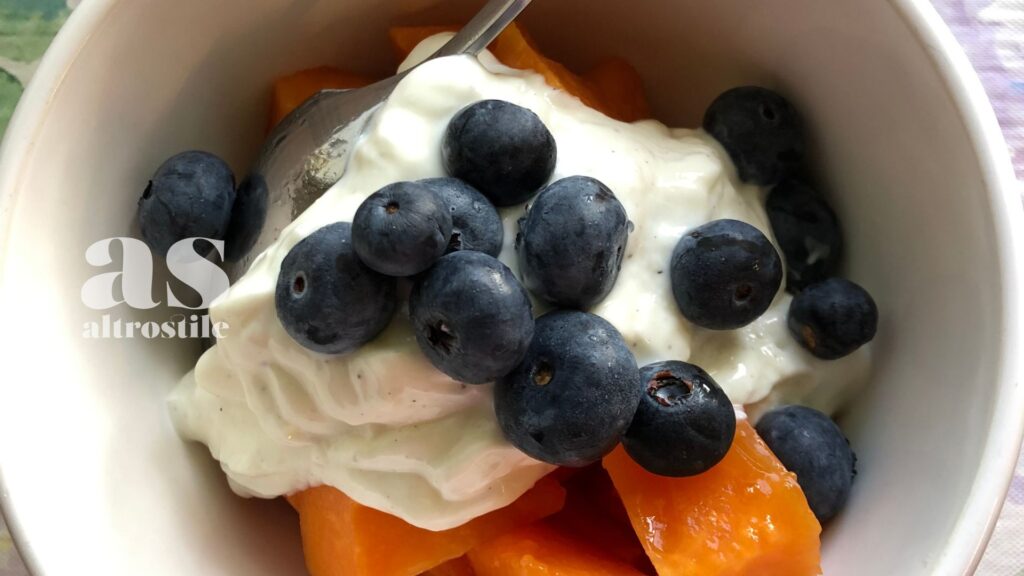 AltroStile • Yogurt Greco: 9 motivi per mangiarlo (quasi) ogni giorno AltroStile • Yogurt Greco: 9 motivi per mangiarlo (quasi) ogni giorno