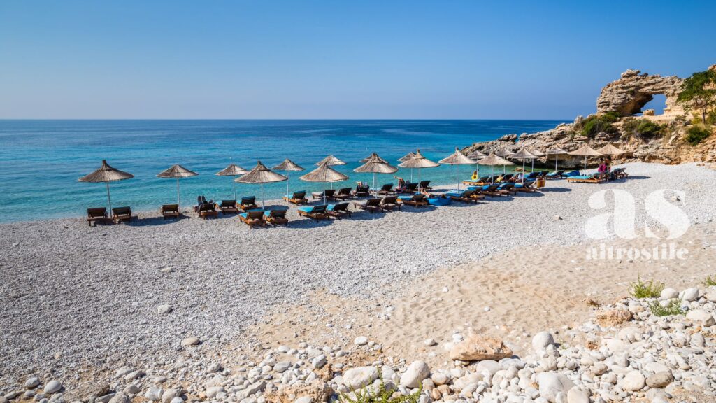 AS • Riviera Albanese 2026: da segreto low-cost a destinazione d'élite del Mediterraneo AS • Riviera Albanese 2026: da segreto low-cost a destinazione d'élite del Mediterraneo