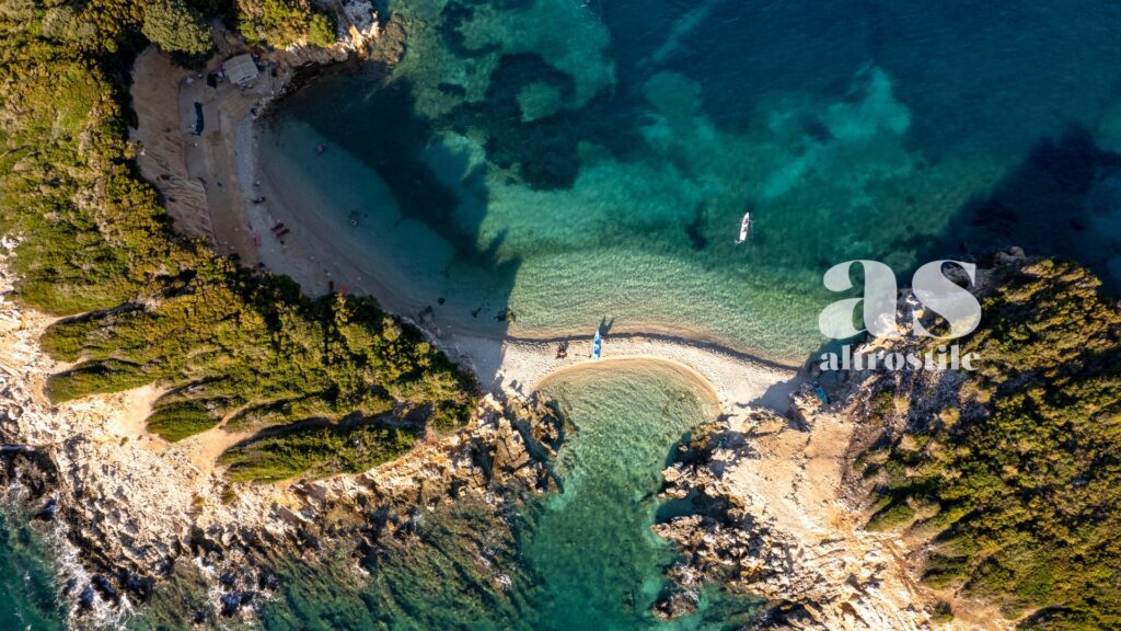 AS • Riviera Albanese 2026: da segreto low-cost a destinazione d'élite del Mediterraneo AS • Riviera Albanese 2026: da segreto low-cost a destinazione d'élite del Mediterraneo