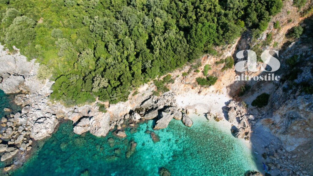 AS • Riviera Albanese 2026: da segreto low-cost a destinazione d'élite del Mediterraneo AS • Riviera Albanese 2026: da segreto low-cost a destinazione d'élite del Mediterraneo