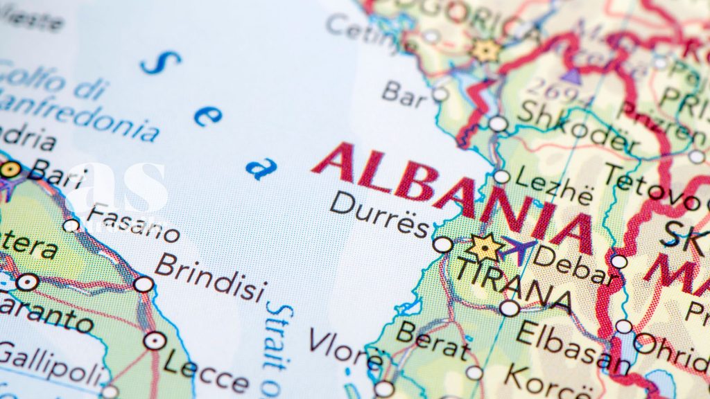 In breve, Stipendio medio in Albania