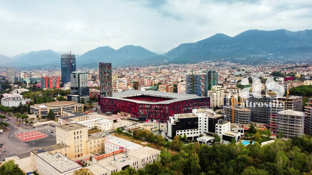 In breve, Stipendio medio in Albania