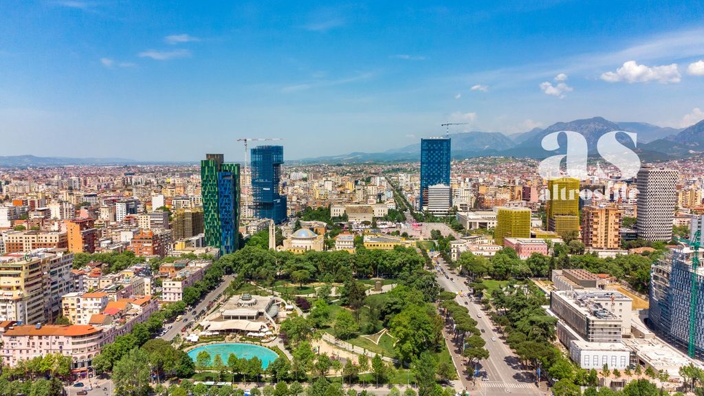 Che cosa misura lo stipendio medio, Stipendio medio in Albania