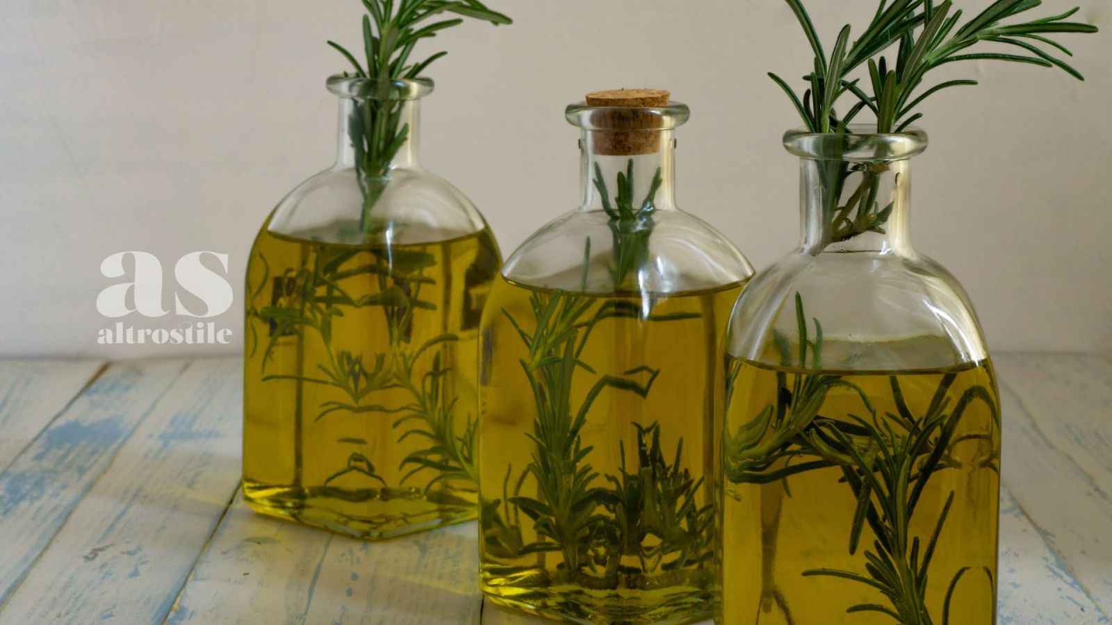 AS • Olio di Rosmarino: il profumo del Mediterraneo AS • Olio di Rosmarino: il profumo del Mediterraneo