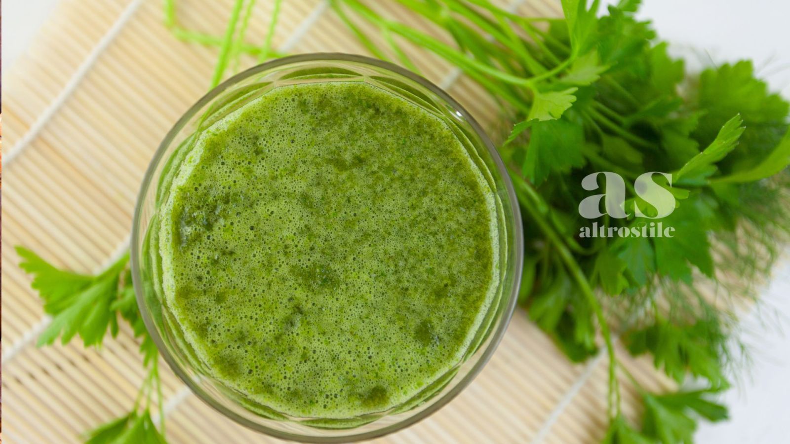 AS • Succo di Prezzemolo: elisir di salute e 5 benefici AS • Succo di Prezzemolo: elisir di salute e 5 benefici