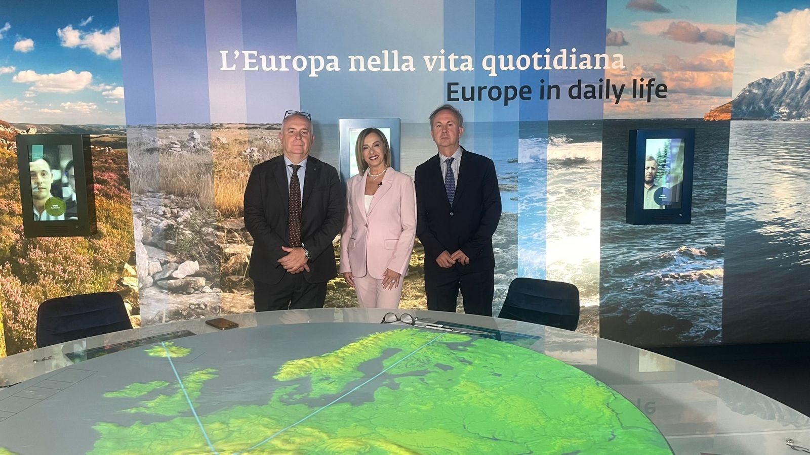 AS • Iceberg: l’Europa al voto AS • Iceberg: l’Europa al voto