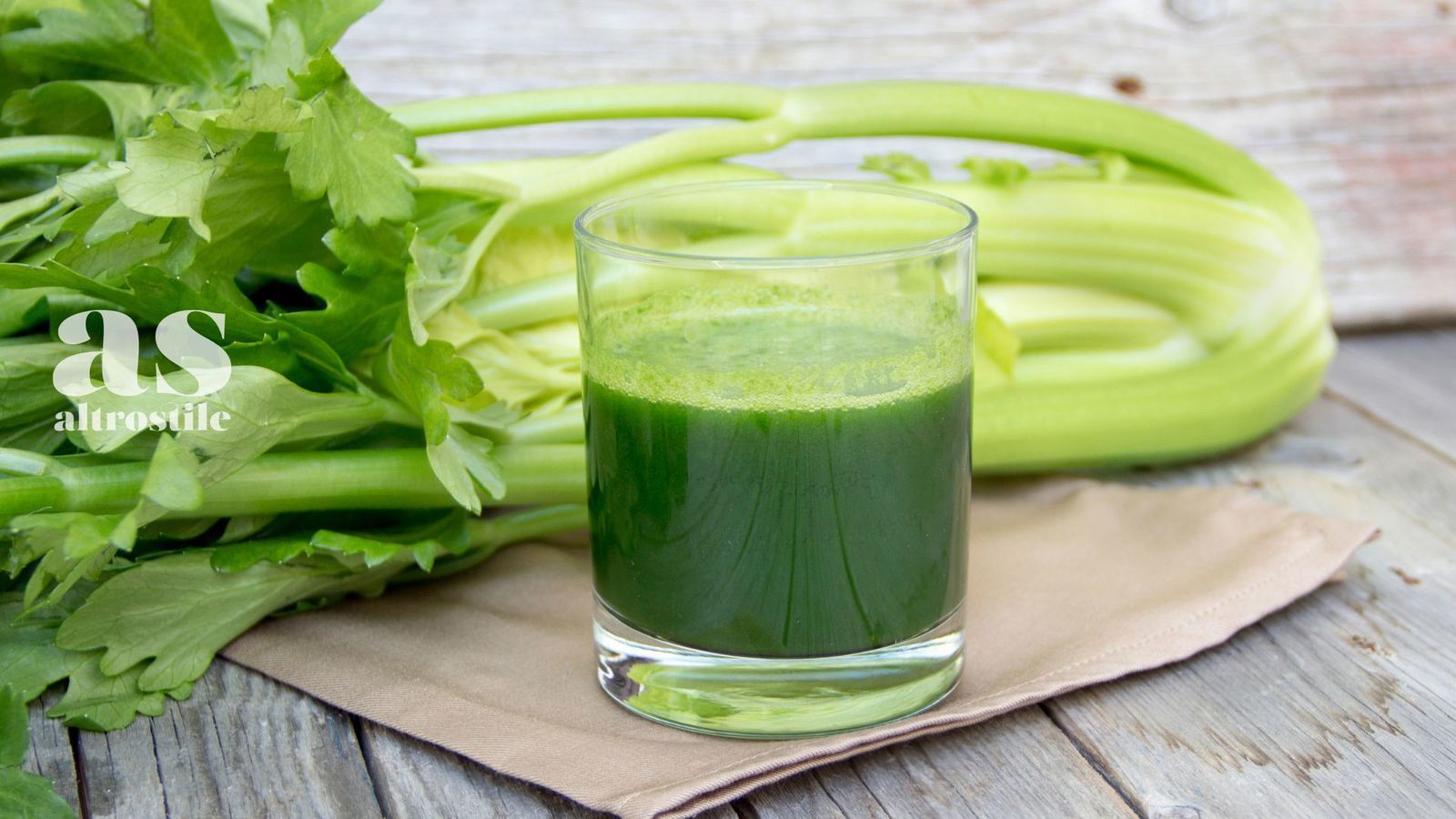 AS • Il sedano: detossinante e drenante, ma da assumere con attenzione AS • Il sedano: detossinante e drenante, ma da assumere con attenzione